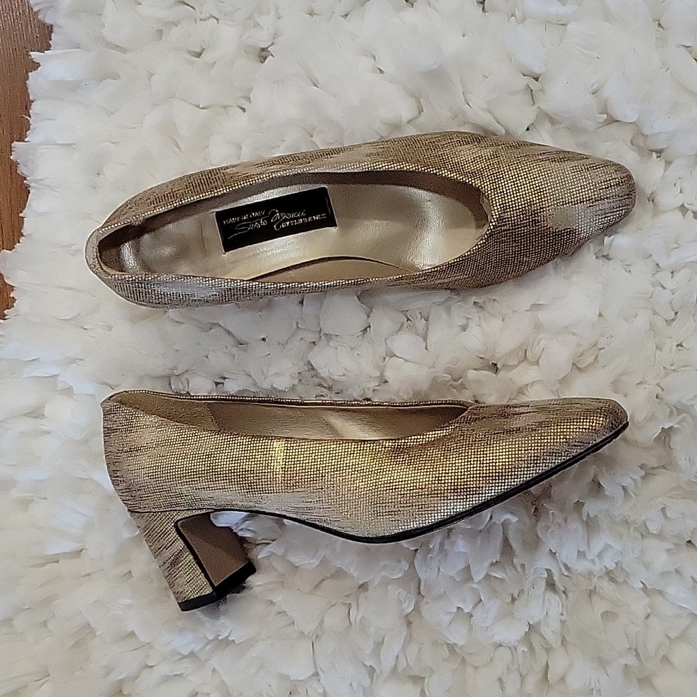 Sesto Meucci gold textured block heel shoes Italian Size 7N Excellent condition…